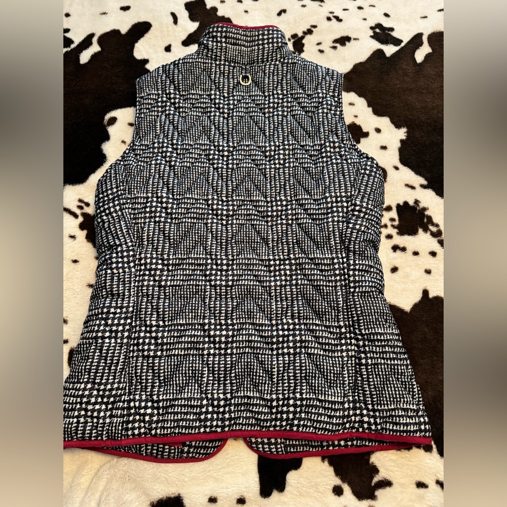 Ariat Black and White Checkered Vest with Red Accents - Picture 7 of 8